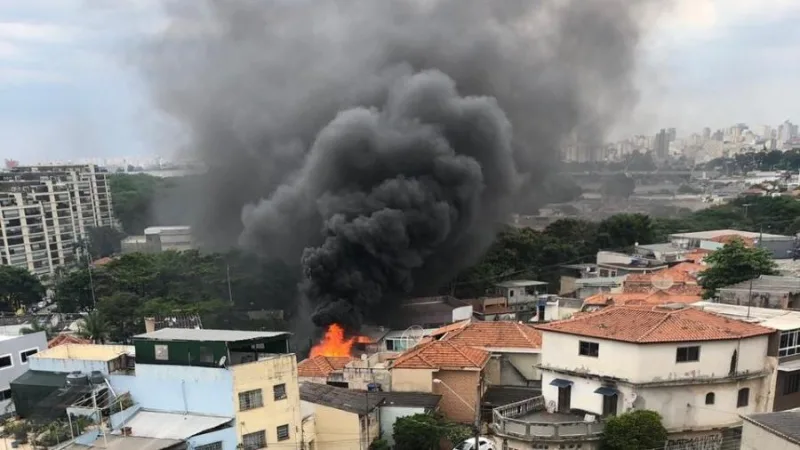 Aeronave cai em avenida na zona oeste de São Paulo