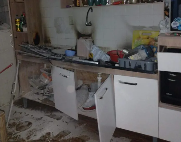 Vazamento de gás causa explosão em apartamento no Centro de Criciúma