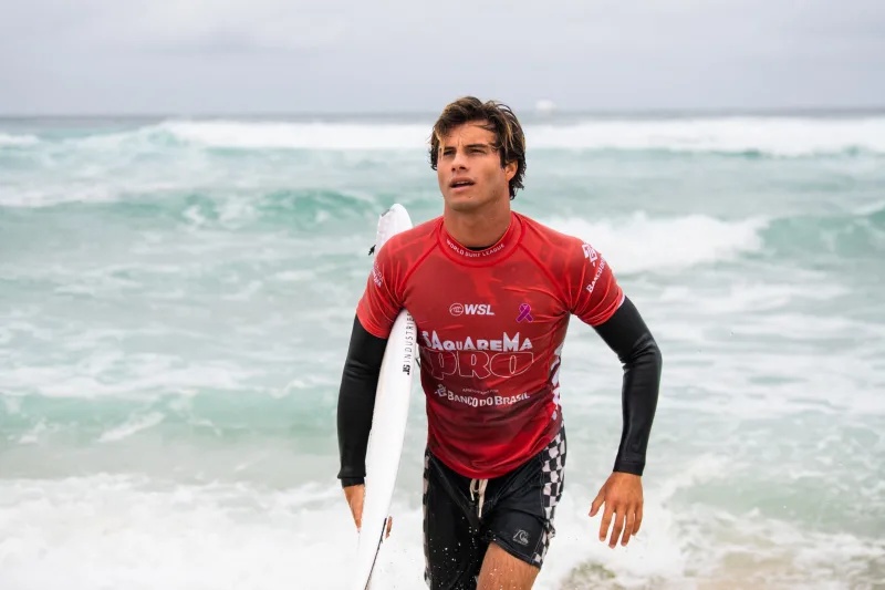 Destaque do surf brasileiro, catarinense Mateus Herdy disputa a etapa da WSL em Abu Dhabi
