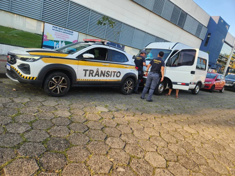 Superintendência de Trânsito de Criciúma realiza fiscalização de vans escolares