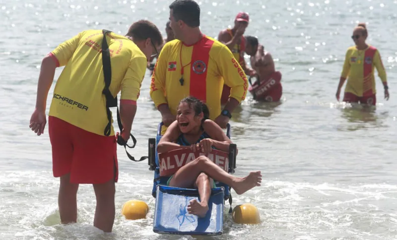 Encontro do Projeto Praia Acessível leva inclusão e alegria