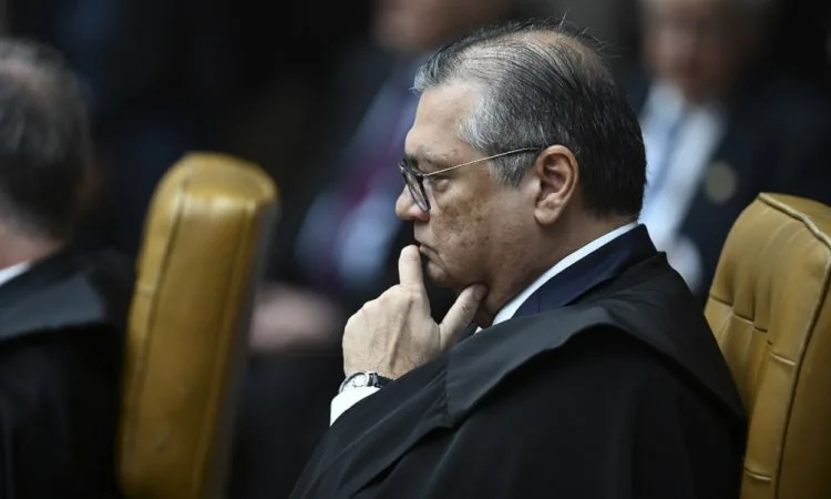 Dino determina auditoria de R$ 464 milhões em emendas pix por falta de detalhamento