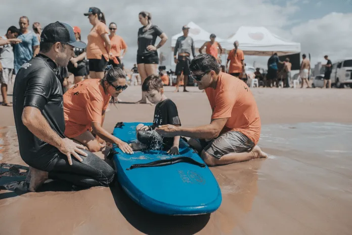 Abba Pai Church promove a inclusão por meio do surf
