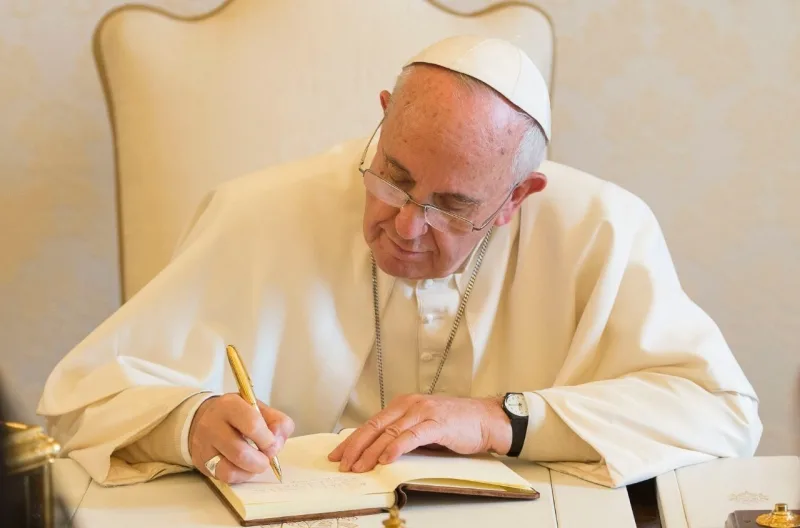 Carta de Renúncia: Saúde de Francisco e o Futuro do Papado