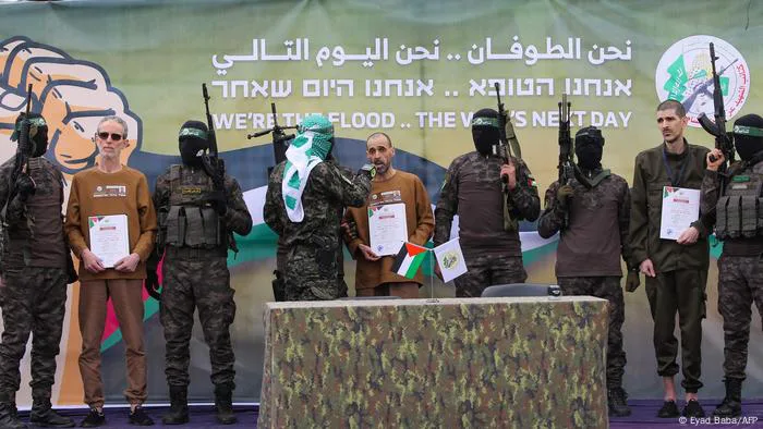Tensão e Diplomacia: Hamas Devolve Corpos de Reféns e Israel Liberta Prisioneiros