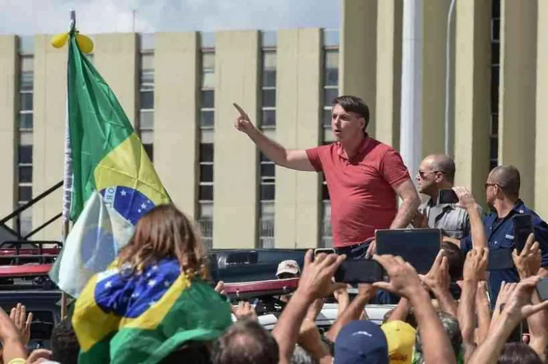 Bolsonaro diz que só escolhe sucessor ‘depois de morto’ e mantém suspense sobre 2026