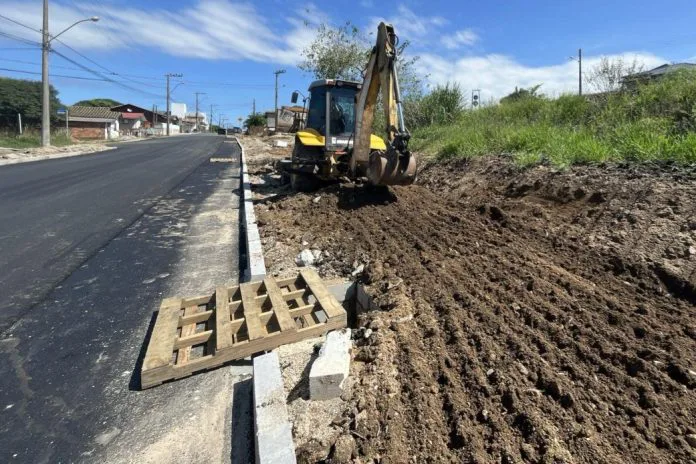 Obra de pavimentação avança para etapa final em Morro da Fumaça