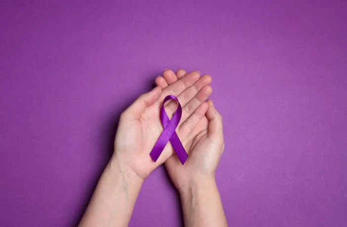Março Roxo: campanha de conscientização sobre neoplasias em Criciúma