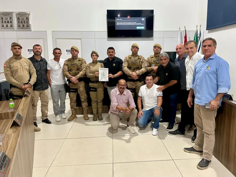Vereadores de Balneário Rincão homenageiam policiais militares e equipe Construtora Massiroli, campeã do Praião 2025