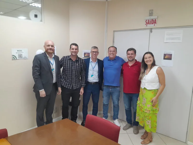 Neguinho recebe representantes da Caixa, CDL e ACIF para debater plano sobre atendimento