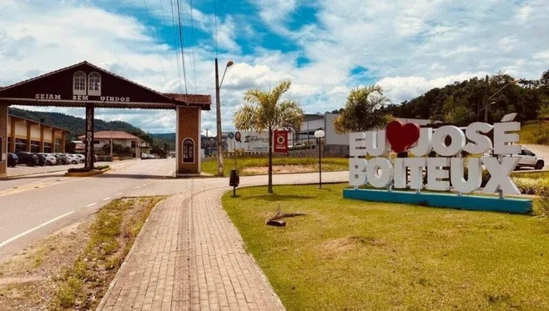 Pai morre ao defender filho em ataque à aldeia de SC