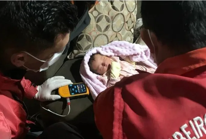 Bebê de três dias é salva após se engasgar com leite em Jaguaruna