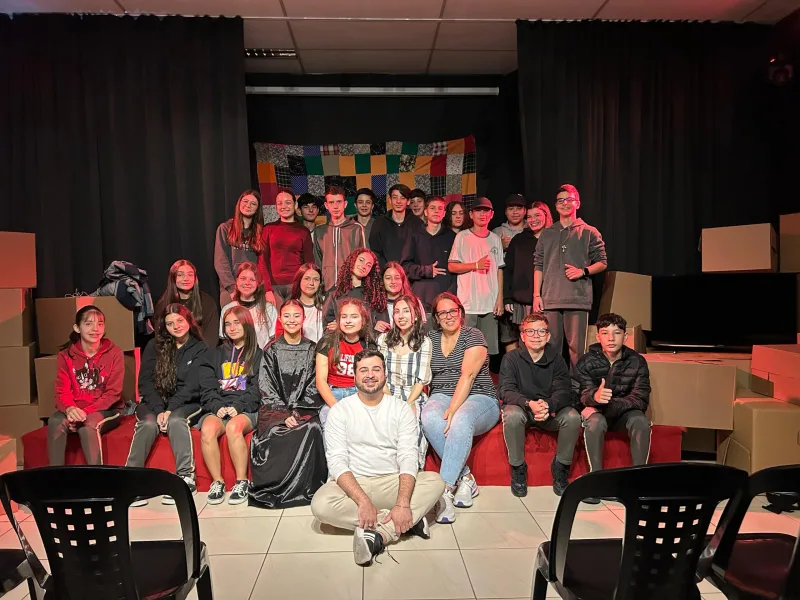 Peça de Teatro "Rótulos" no Teatro Jônatas João rompe silêncios e dá espaço para histórias reais em Cocal do Sul