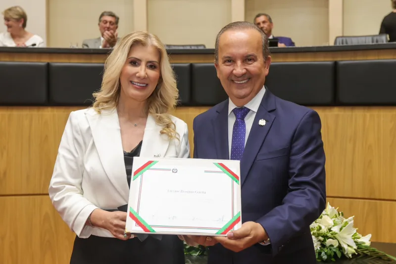 Luciane Ceretta é Cotada para Assumir a Secretaria de Educação de SC Após Convite Oficial do Governador Jorginho Mello