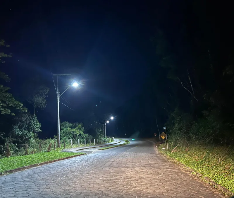 Avenida Longarone ganha nova iluminação em Urussanga