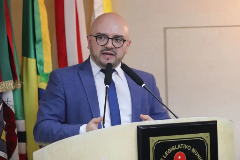 Projeto prevê adesivo obrigatório em veículos usados pelo Município de Criciúma