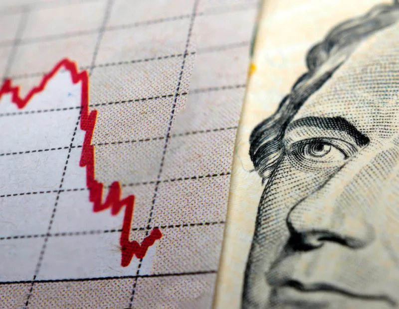 Dólar fecha a R$ 5,64 após susto com IOF; Ibovespa reage e sobe 0,40% no dia
