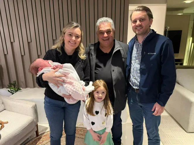 João Rodrigues se aproxima de Júlia Zanatta e acena para 2026