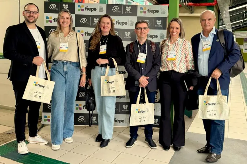 Acadêmica do Unibave integra equipe vencedora do ACAFE Challenge durante o FIEPE 2025