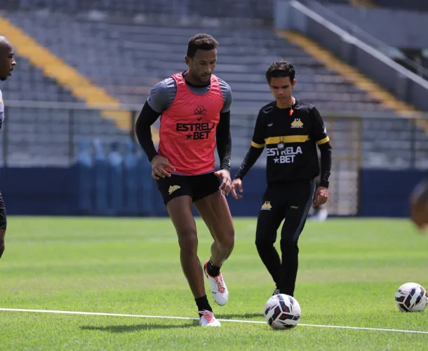 Paysandu recebe o Criciúma em duelo em Belém