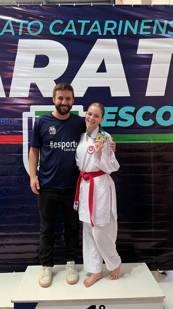 Cocal do Sul recebe atletas de todo o estado e fecha a etapa estadual de karatê com 45 medalhas