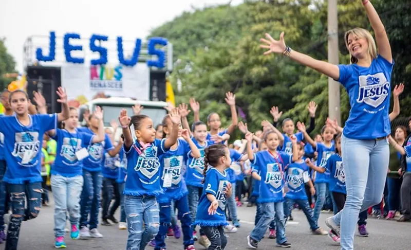 Evangélicos avançam e já são 26,9% da população, revela Censo do IBGE