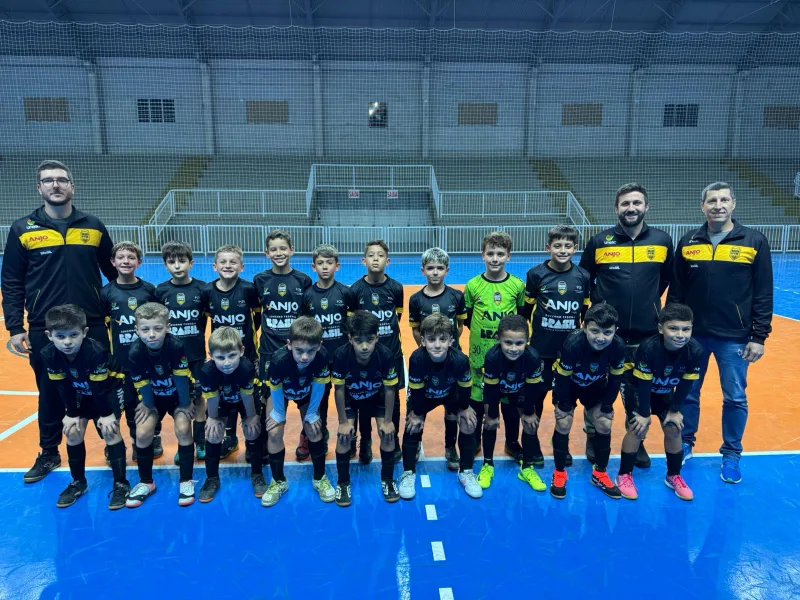 Anjos do Futsal de Cocal do Sul recebem 120 kits para treinos e competições