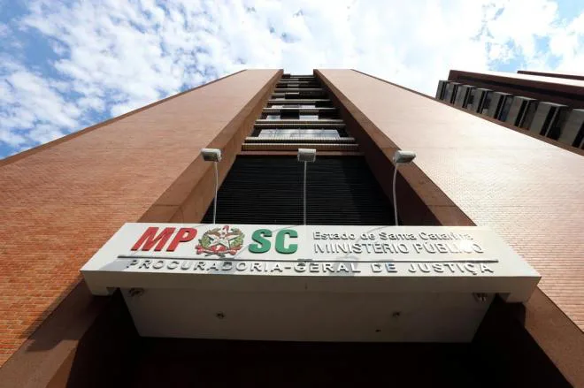 Ex-agente político, esposa e sobrinha são condenados por desvio de R$ 330 mil dos cofres públicos em SC