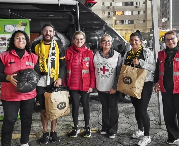 Sucesso na campanha de arrecadação de agasalhos e alimento no jogo contra o Amazonas