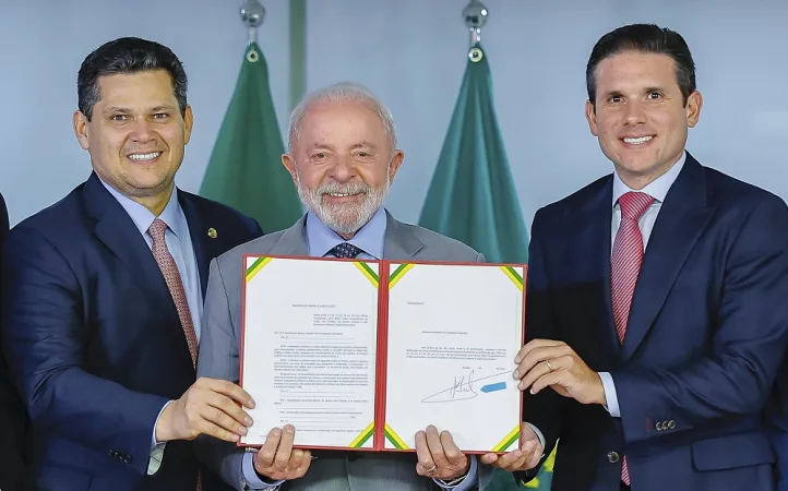 Em meio a votações decisivas e crise do IOF, Lula libera R$ 776 milhões em emendas para aliviar pressões no Congresso