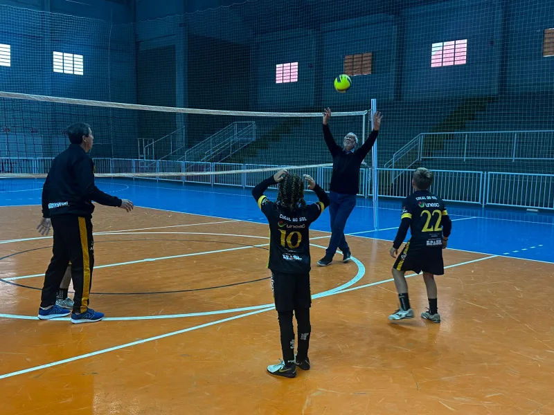Na contagem regressiva para o amistoso internacional, equipe acompanha ajustes na Arena Municipal
