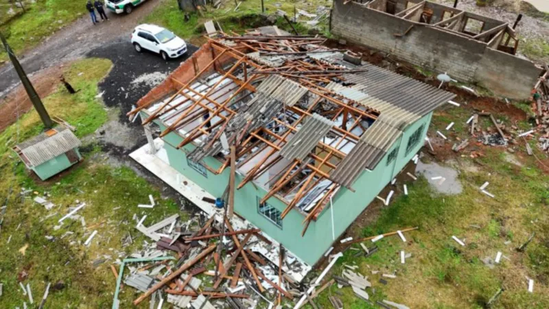 Frente fria provoca temporais e destruição no Oeste de Santa Catarina