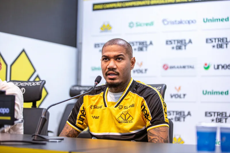 Zé Gabriel poderá atuar contra o Goiás antes do fim de contrato