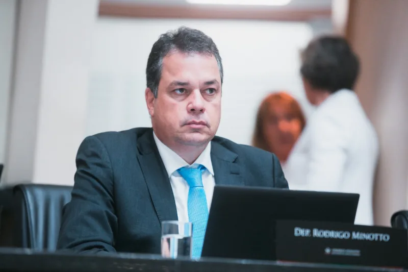 Avança projeto que cria programa e canal de denúncias contra bullying