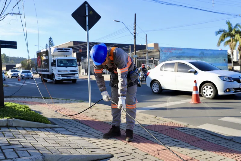 Operação Limpa Fios: mais de 800 quilos de fiação irregular são recolhidos no bairro São Luiz