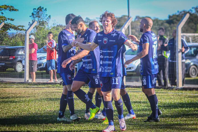 Foguinho brilha, marca três vezes e garante mais uma vitória para o time içarense no clássico diante do Vila Nova