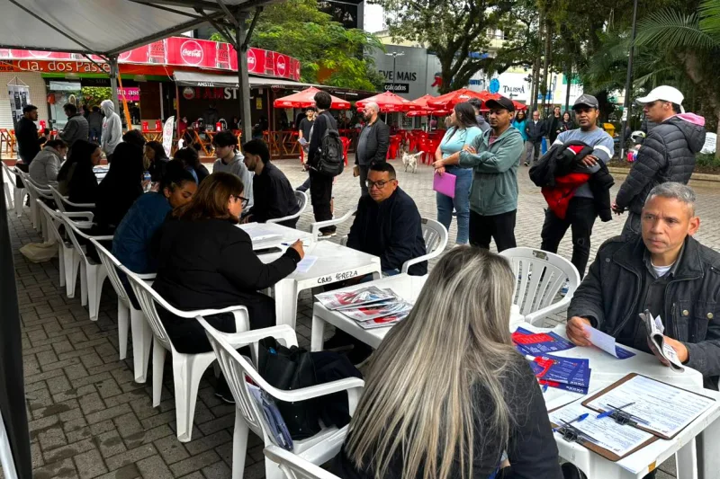 Mais de 250 candidatos participam do Balcão de Empregos promovido pela Prefeitura de Criciúma