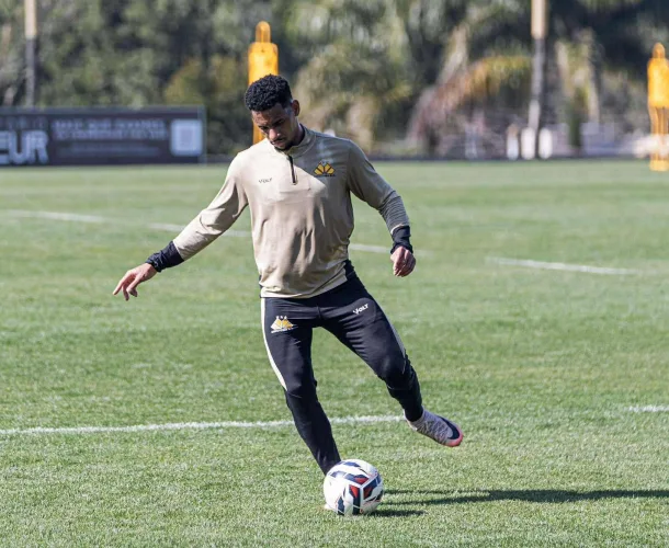 Criciúma encerra preparação para duelo contra o Atlético-GO com treino tático e bolas paradas