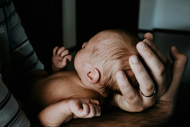 Ampliação das licenças maternidade e paternidade ganha apoio no Senado