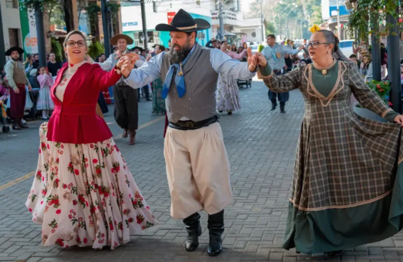 2º Festival Sul-Catarinense de Danças Tradicionalistas movimenta a Rua Coberta de Nova Veneza