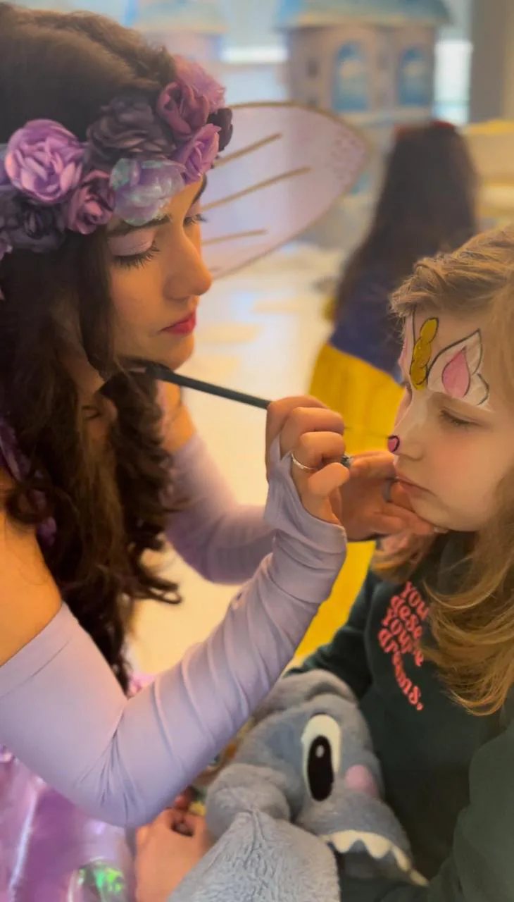 Sábado de atrações gratuitas e pocket musical “A Branca de Neve” vai encantar o público, no Shopping Della