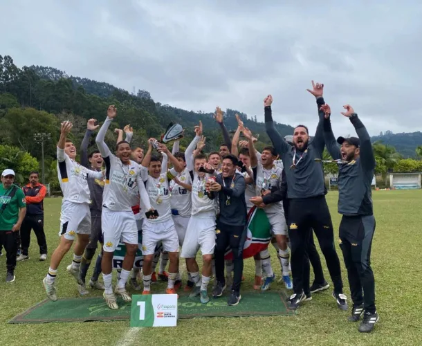 Sub-17 conquista o ouro nos Joguinhos Abertos