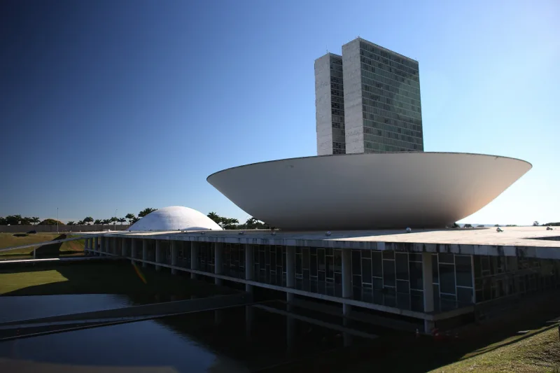 Aumento da licença-paternidade será tema no Congresso após recesso