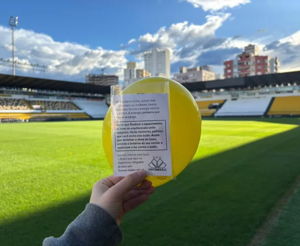 Criciúma prepara ação com balões iluminados para jogo contra o Cuiabá