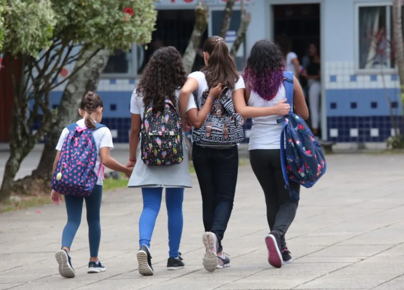 Mais de 520 mil estudantes da rede estadual de ensino voltam às aulas nesta segunda