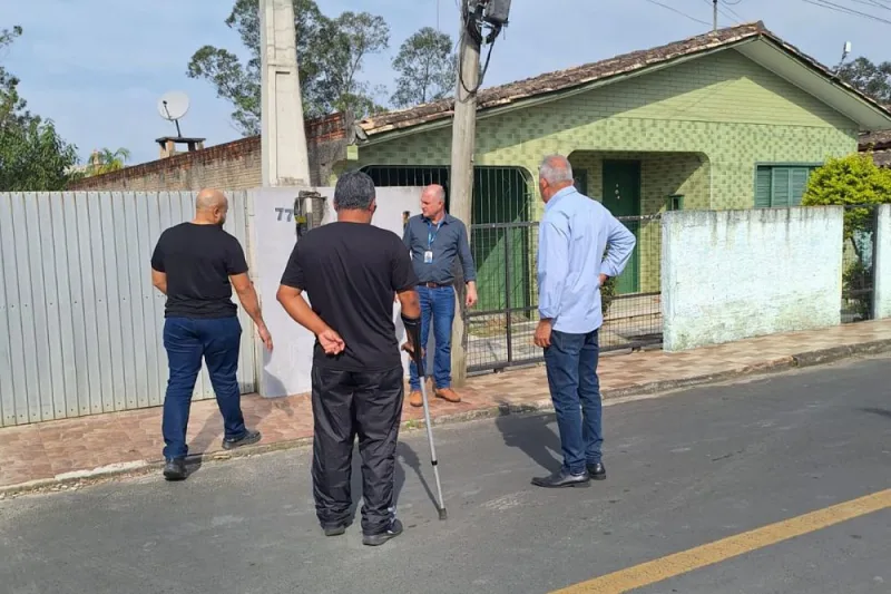 Câmara de Criciúma articula substituição de postes de madeira por estruturas de concreto no bairro Imperatriz