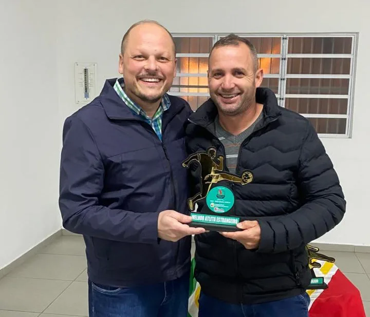Jantar encerra Municipal de Futsal e premia destaques da competição em Cocal do Sul