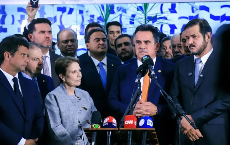 109 votos a menos: saída de União Brasil e PP esvazia base de Lula
