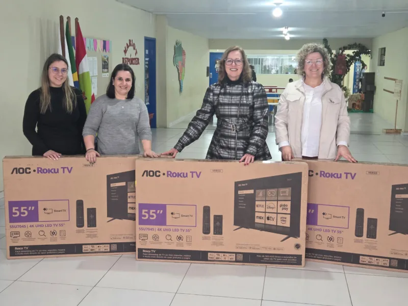 Escola Ernesto César Mariot recebe novos televisores em Urussanga