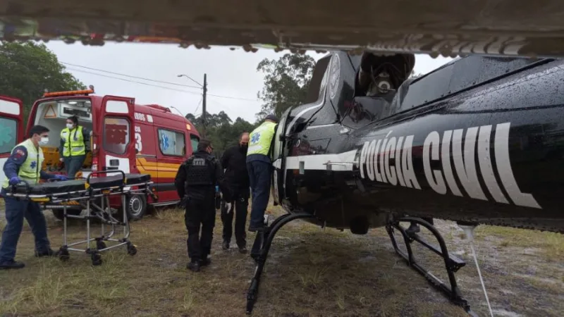 Mulher com suspeita de AVC é transferida de Araranguá para hospital de Criciúma por serviço aeromédico